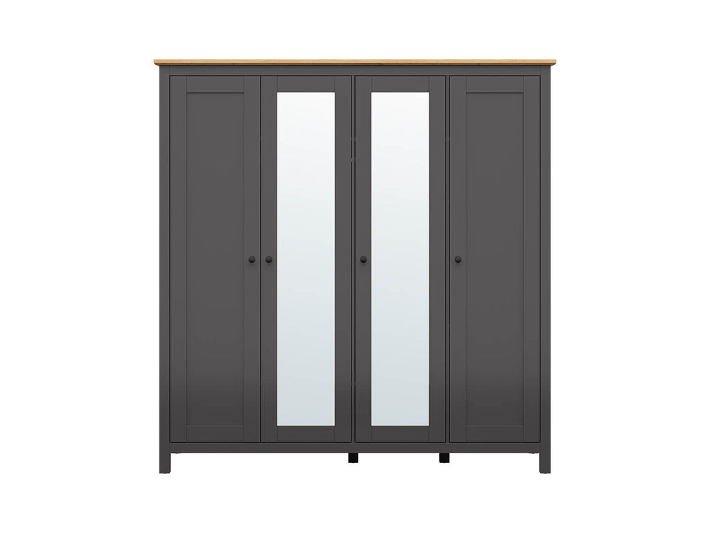 Hesen — Wardrobe
