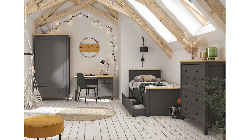 Hesen — Wardrobe